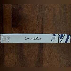 Line-n-Defined Dual Dimension Eyeliner